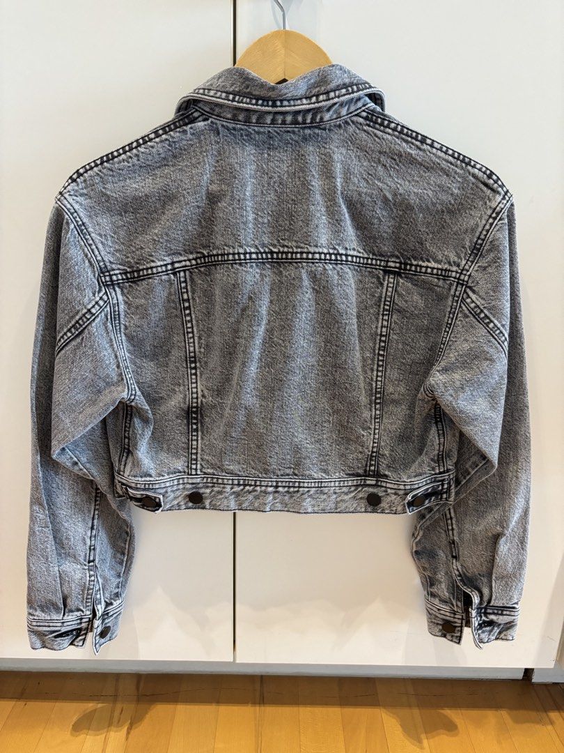 GU Cropped Denim Jacket (Category: Coats, Jackets and Outerwear) located in Makati City. Submitted by argelenfau89191 (Listing ID 1461841351, Image 2). Description: Used Twice Still in good condition .