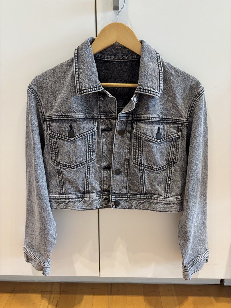 GU Cropped Denim Jacket (Category: Coats, Jackets and Outerwear) located in Makati City. Submitted by argelenfau89191 (Listing ID 1461841351, Image 1). Description: Used Twice Still in good condition .