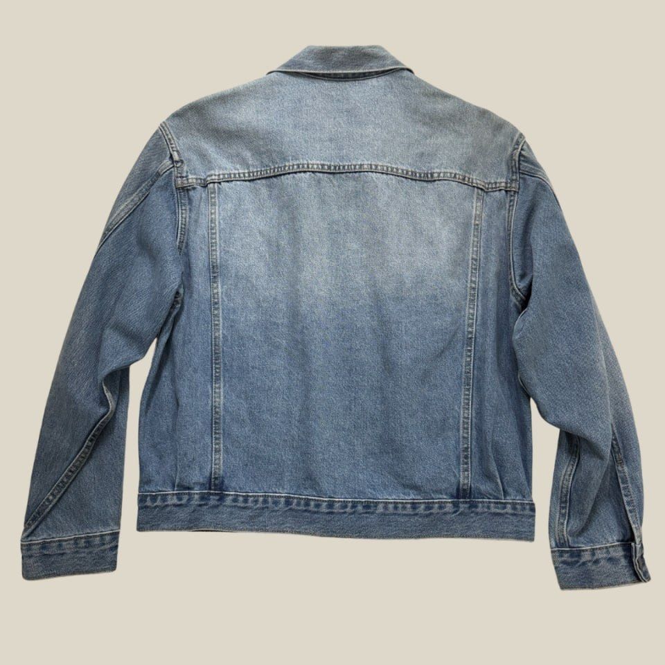 GU Denim Jacket (Category: Coats, Jackets and Outerwear) located in Cainta. Submitted by tripleksdi (Listing ID 1461828777, Image 2). Description: - Classic blue wash denim jacket from GU (Uniqlo Sub-Brand) - Type 3 denim jacket - Length: 24.5 inches - Pit-to-pit: 22 inches - Shoulder width: 19 inches Can request for more images.