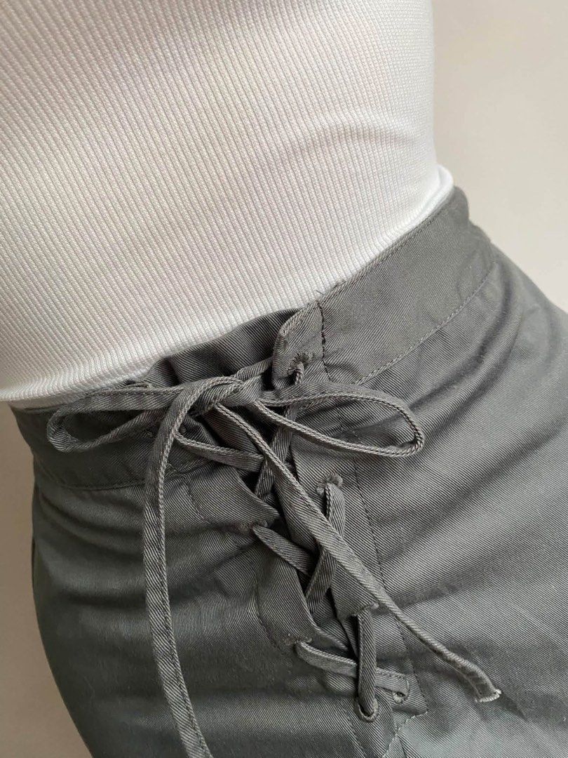 Gu lace up skirt (Category: Skirts) located in Quezon City. Submitted by swift_kenjie (Listing ID 1461806774, Image 2). Description: Gu by Uniqlo lace up skirt 28-32 Large on tag super ganda nito very good condition (color may vary due to lighting) -Preloved and Trifted. These are all handpicked so expect very good to like new condition -Miners via pm is allowed Mine now pay now (First to pay gets the item) -Gcash payment only (Payment 1st) -No r