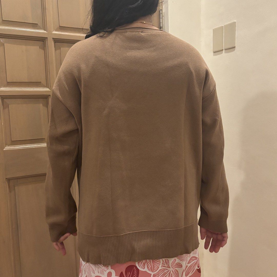 GU Longsleeve (Category: Longsleeves) located in Marikina City. Submitted by holymollyz (Listing ID 1461979104, Image 2). Description: .