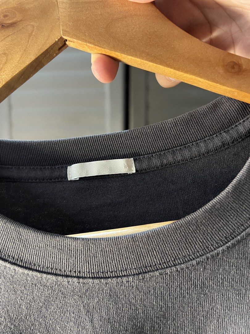 GU Multi-Pocket Tee (Category: Tshirts & Polo Shirts ) located in Angono. Submitted by odd.fitt (Listing ID 1461989378, Image 3). Description: Medium 21W 26L No issue Adjustable hem .