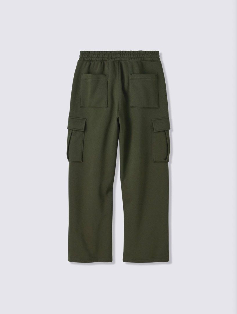 GU Olive Green Cargo Sweatpants Size M (Category: Other Bottoms) located in Baguio. Submitted by eethanmerx (Listing ID 1461825114, Image 3). Description: - Olive green cargo sweatpants - Comfortable and casual for everyday wear - Elastic waistband with adjustable drawstring - Two side pockets - Two cargo pockets on the legs - Elasticated cuffs for a snug fit.