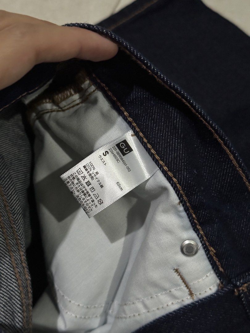 GU pants (Category: Jeans) located in Marikina City. Submitted by alexandra_00 (Listing ID 1461914630, Image 2). Description: GU pants bnew, removed tag only but never been washed (matigas pa yung tela) you can base the size from uniqlo if hesitant since they are sister companies rfs: doesn't suit me;< open for meet up around marikina lalamove around metro manila .