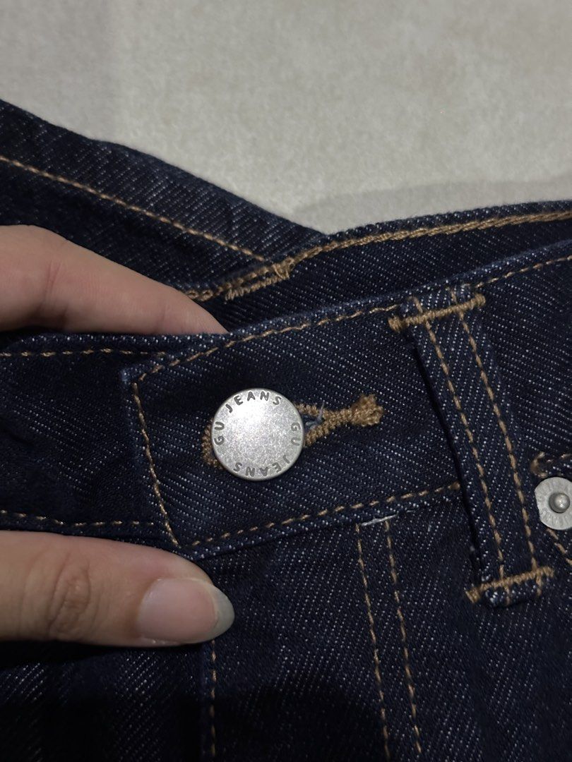 GU pants (Category: Jeans) located in Marikina City. Submitted by alexandra_00 (Listing ID 1461914630, Image 3). Description: GU pants bnew, removed tag only but never been washed (matigas pa yung tela) you can base the size from uniqlo if hesitant since they are sister companies rfs: doesn't suit me;< open for meet up around marikina lalamove around metro manila .