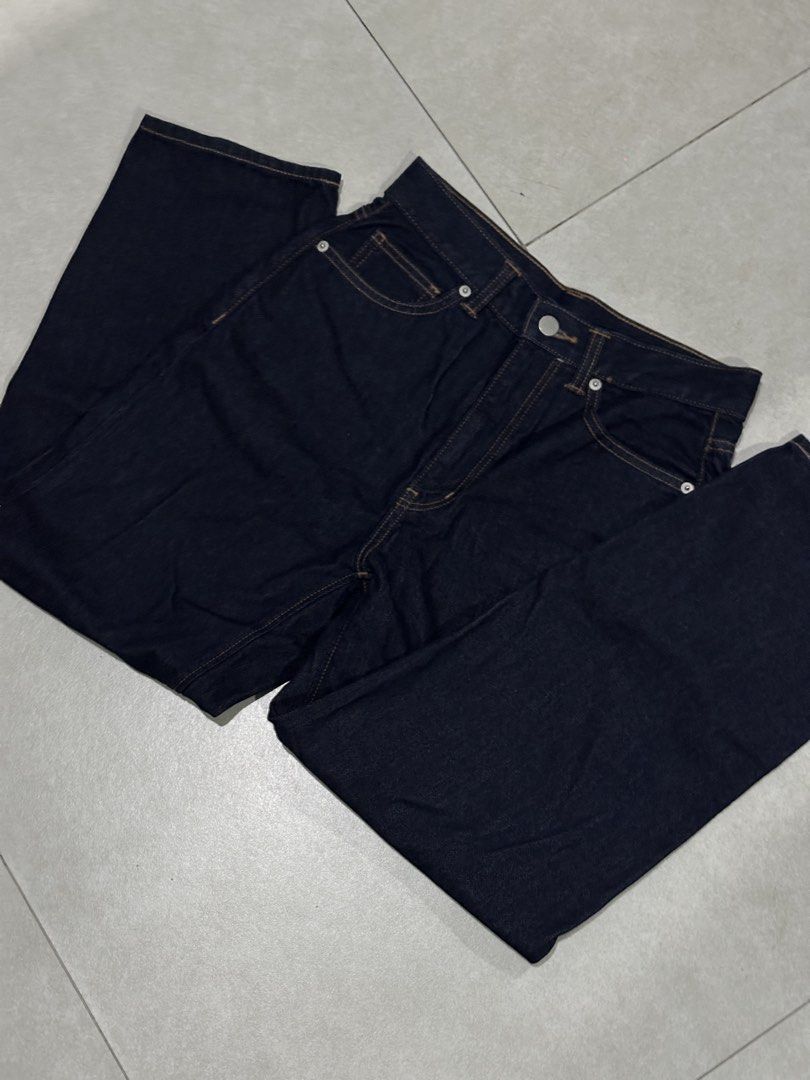 GU pants (Category: Jeans) located in Marikina City. Submitted by alexandra_00 (Listing ID 1461914630, Image 1). Description: GU pants bnew, removed tag only but never been washed (matigas pa yung tela) you can base the size from uniqlo if hesitant since they are sister companies rfs: doesn't suit me;< open for meet up around marikina lalamove around metro manila .