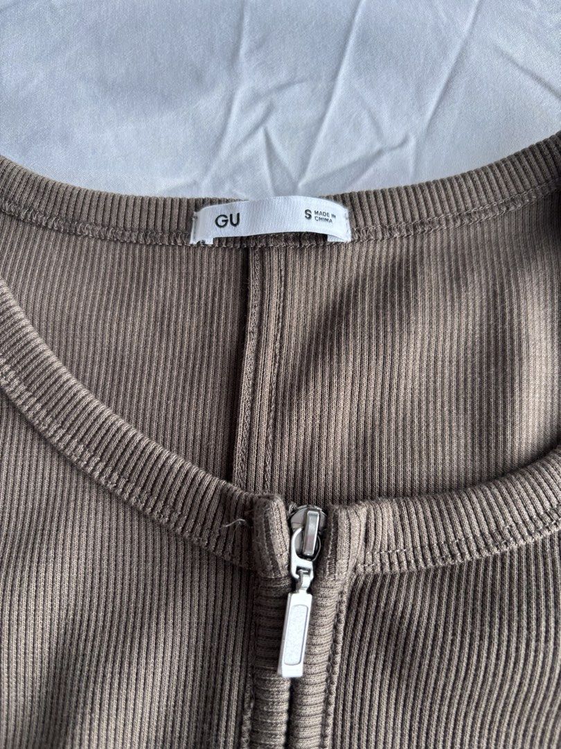 GU Ribbed Zip-Up Cropped Jacket (Category: Coats, Jackets and Outerwear) located in Makati City. Submitted by argelenfau89191 (Listing ID 1461842517, Image 2). Description: Used once only. Size : Small Color: Olive.