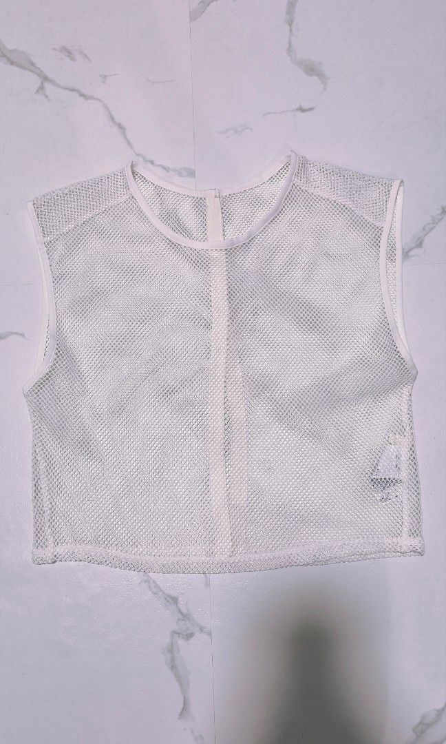 GU (Uniqlo) mesh tee (Category: Others Tops) located in Cavite. Submitted by csl_corner (Listing ID 1461926188, Image 1). Description: GU (Uniqlo) mesh tee Size S good as new✨ used only once ✨ no flaws✨.