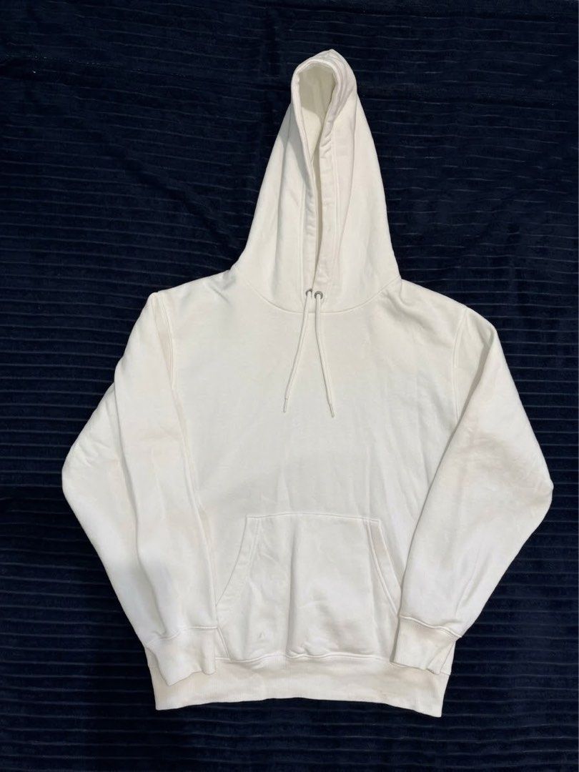 GU White Hoodie Size M (Category: Hoodies) located in Cabanatuan. Submitted by fabouliz_fashion (Listing ID 1462034819, Image 1). Description: - Brand: GU - Item Code: 341-343383 (23-01) - Color: White - Size: Medium - Material: Cotton-Polyester Blend - Features: Ribbed cuffs and hem, drawstring hood, kangaroo pocket Details: • Bust: 42 inches • Length: 26 inches • Hooded • Like New Condition • Washed & Ready to Wear 🤍 Simple, comfy, and easy to