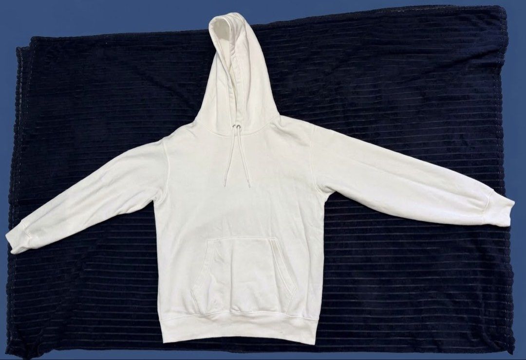 GU White Hoodie Size M (Category: Hoodies) located in Cabanatuan. Submitted by fabouliz_fashion (Listing ID 1462034819, Image 2). Description: - Brand: GU - Item Code: 341-343383 (23-01) - Color: White - Size: Medium - Material: Cotton-Polyester Blend - Features: Ribbed cuffs and hem, drawstring hood, kangaroo pocket Details: • Bust: 42 inches • Length: 26 inches • Hooded • Like New Condition • Washed & Ready to Wear 🤍 Simple, comfy, and easy to