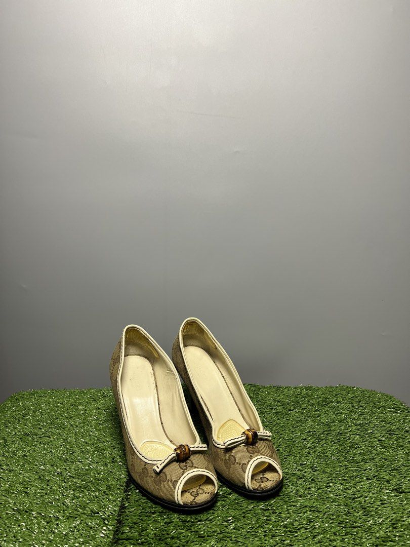 GUCCI - GG CANVAS BAMBOO BOW PEEP TOE PUMPS (Category: Sneakers & Footwear) located in Bacolod City. Submitted by timelessbyjosh (Listing ID 1461961306, Image 2). Description: BEST FOR CASUAL & FORMAL OUTFITS SIZE : 37 ACTUAL COLOR : BROWN , BEIGE & BLACK COLOR RATE : 10 OUT OF 10 CONDITION : EXCELLENT MATERIAL : MADE IN : ITALY FLAWS : NEED A LITTLE BIT OF CLEANING ( SEE L AST PHOTO FOR REFERENCE ) DIMENSIONS INSOLE : 8. 5 HEIGHT : 5. 5 HEEL HEI