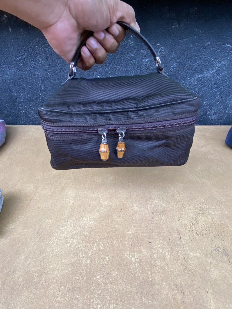 Gucci aspack (Category: Luxury Bags & Wallets) located in Muntinlupa City. Submitted by twoangels.11.14.2023 (Listing ID 1461849152, Image 3). Description: Gucci Aspck All excellent condition Wallet Scarf Pouch.
