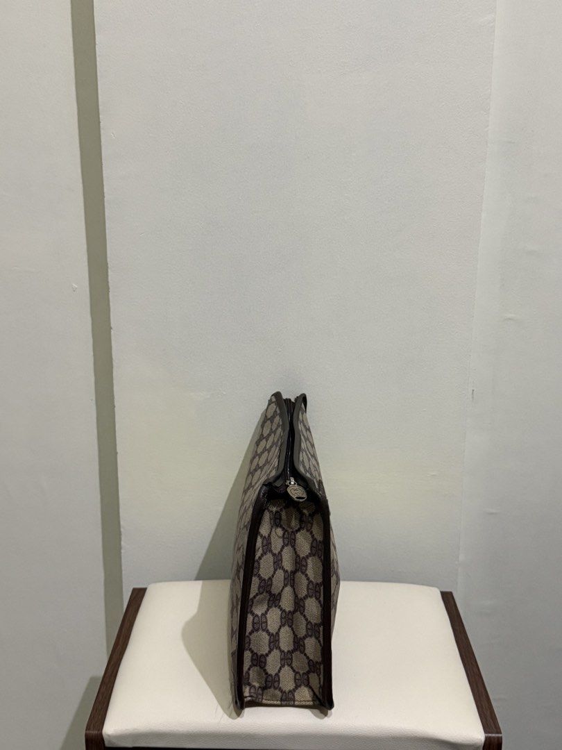 Gucci Clutch Bag (Category: Clutches) located in Cagayan de Oro. Submitted by soidee (Listing ID 1461907713, Image 2). Description: Gucci Vintage Clutch Bag rfs: not my style anymore Prices are negotiable .