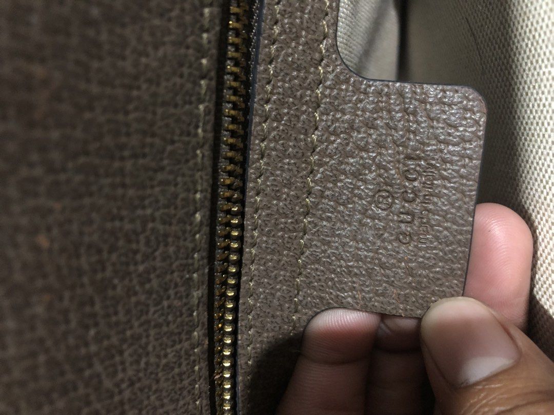 Gucci clutch bag (Category: Luxury Bags & Wallets) located in Manila. Submitted by mysticpenguin-af105c (Listing ID 1461909744, Image 3). Description: Plus sf.
