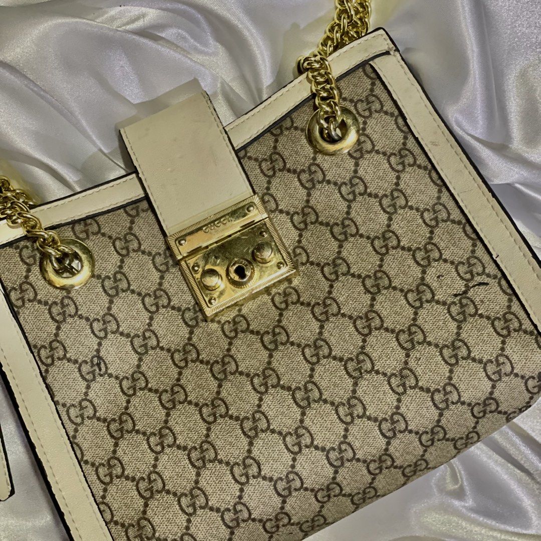GUCCI PADLOCK SMALL SHOULDER BAG (Category: Shoulder Bags) located in Manila. Submitted by syle_88 (Listing ID 1461969523, Image 2). Description: .