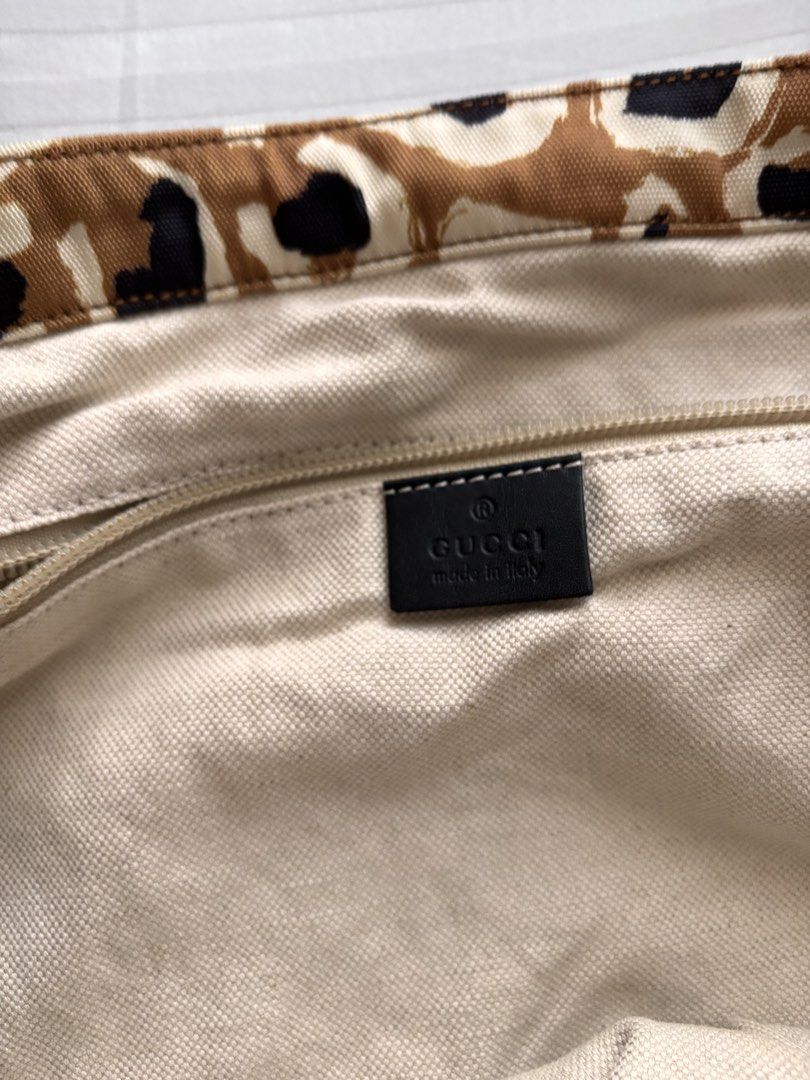 Gucci Printed tote (Category: Luxury Bags & Wallets) located in Pasig City. Submitted by patsales_ (Listing ID 1461800720, Image 3). Description: Authentic. Used only a few times..