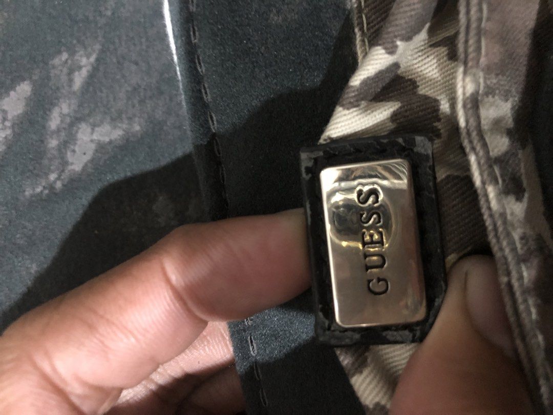 Guess sling bag (Category: Luxury Bags & Wallets) located in Manila. Submitted by mysticpenguin-af105c (Listing ID 1461911003, Image 2). Description: Plus sf .