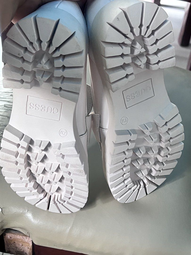 Guess White Chunky Sole Loafers (Category: Loafers) located in Manila. Submitted by cleverstone_21f597 (Listing ID 1461826119, Image 3). Description: - White patent loafers from Guess - Size 7 - Chunky lug sole for a modern look - Metal buckle detail across the vamp - Blue floral pattern inside lining - Perfect for dressing up or down.