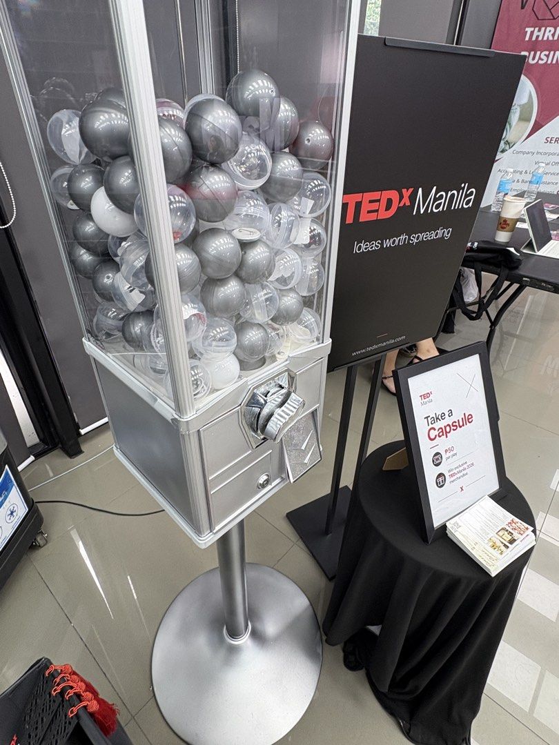 Gumball Vending Machine with Capsules (Category: Everything Else Others) located in Mandaluyong City. Submitted by twonett (Listing ID 1461970700, Image 3). Description: - Gumball Machine - Comes with capsules (clear, silver, black, red) - Dispenses capsules by turning the knob (free spin) - Ideal for events or as a unique display piece.