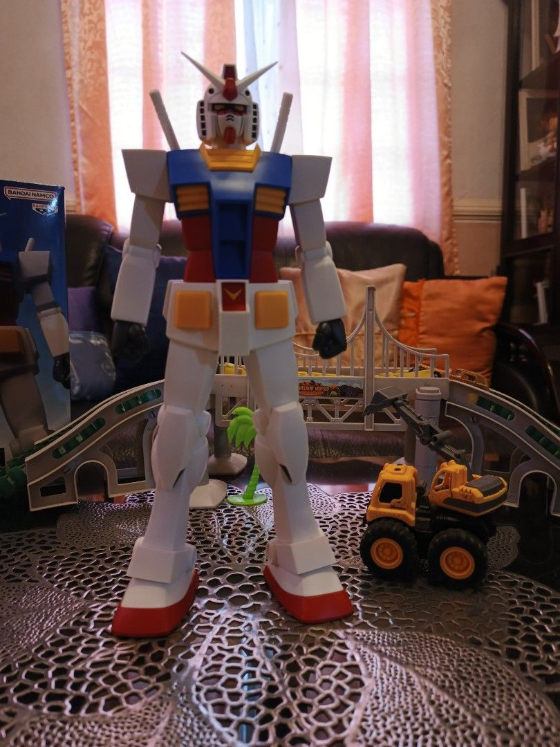Gundam rx-78 Banpresto size28cm (Category: Gundam & Model Kits) located in Batangas. Submitted by D.CAP (Listing ID 1461891362, Image 3). Description: For Sale:⬇️ 🤖 Gundam rx-78 Banpresto 📐 Pvc 28cm figure 🅿️ 1,250.00 + Shippingfee 📦 New / Original BANDAI (Aircargo from JAPAN✈️) 📦 Back in box (BIB) *Banpresto Mobile Suit Gundam Genkai Toppa RX-78-2 Gundam large figure, measuring roughly 28 cm tall with classic red, blue, white, and yellow mo