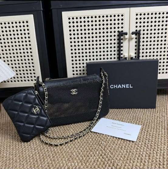 GWP CHANEL BLACK MESH DETACHEABLE CROSSBODY BAG (Category: Cross-body Bags) located in Daet. Submitted by ecassenluxuries (Listing ID 1461920965, Image 1). Description: 📍 PRE-ORDER ITEM ▫️Black Chanel GWP Bag ▫️Elegant Mesh Detailing ▫️Gold Chain Strap ▫️Includes Box ▫️Separate Quilted Pouch Included ▫️Versatile for Day or Night Use ✅ All items are GWP BEAUTE ITEM ✅ Needs to settle 50% downpayment to secure your slot. ✅ Remaining balance should 