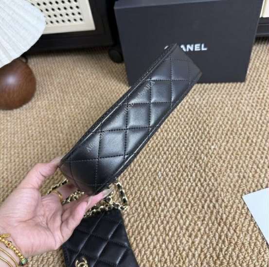 GWP CHANEL BLACK MESH DETACHEABLE CROSSBODY BAG (Category: Cross-body Bags) located in Daet. Submitted by ecassenluxuries (Listing ID 1461920965, Image 3). Description: 📍 PRE-ORDER ITEM ▫️Black Chanel GWP Bag ▫️Elegant Mesh Detailing ▫️Gold Chain Strap ▫️Includes Box ▫️Separate Quilted Pouch Included ▫️Versatile for Day or Night Use ✅ All items are GWP BEAUTE ITEM ✅ Needs to settle 50% downpayment to secure your slot. ✅ Remaining balance should 