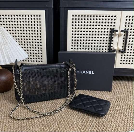 GWP CHANEL BLACK MESH DETACHEABLE CROSSBODY BAG (Category: Cross-body Bags) located in Daet. Submitted by ecassenluxuries (Listing ID 1461920965, Image 2). Description: 📍 PRE-ORDER ITEM ▫️Black Chanel GWP Bag ▫️Elegant Mesh Detailing ▫️Gold Chain Strap ▫️Includes Box ▫️Separate Quilted Pouch Included ▫️Versatile for Day or Night Use ✅ All items are GWP BEAUTE ITEM ✅ Needs to settle 50% downpayment to secure your slot. ✅ Remaining balance should 
