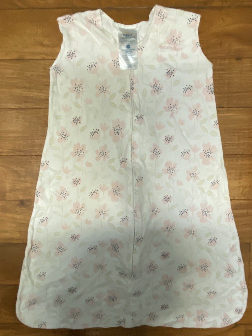 Halo Sleepsack (Medium) (Category: Babies & Kids Fashion) located in Pasig City. Submitted by tidyupmama (Listing ID 1461903909, Image 1). Description: 350 each 650 take both.