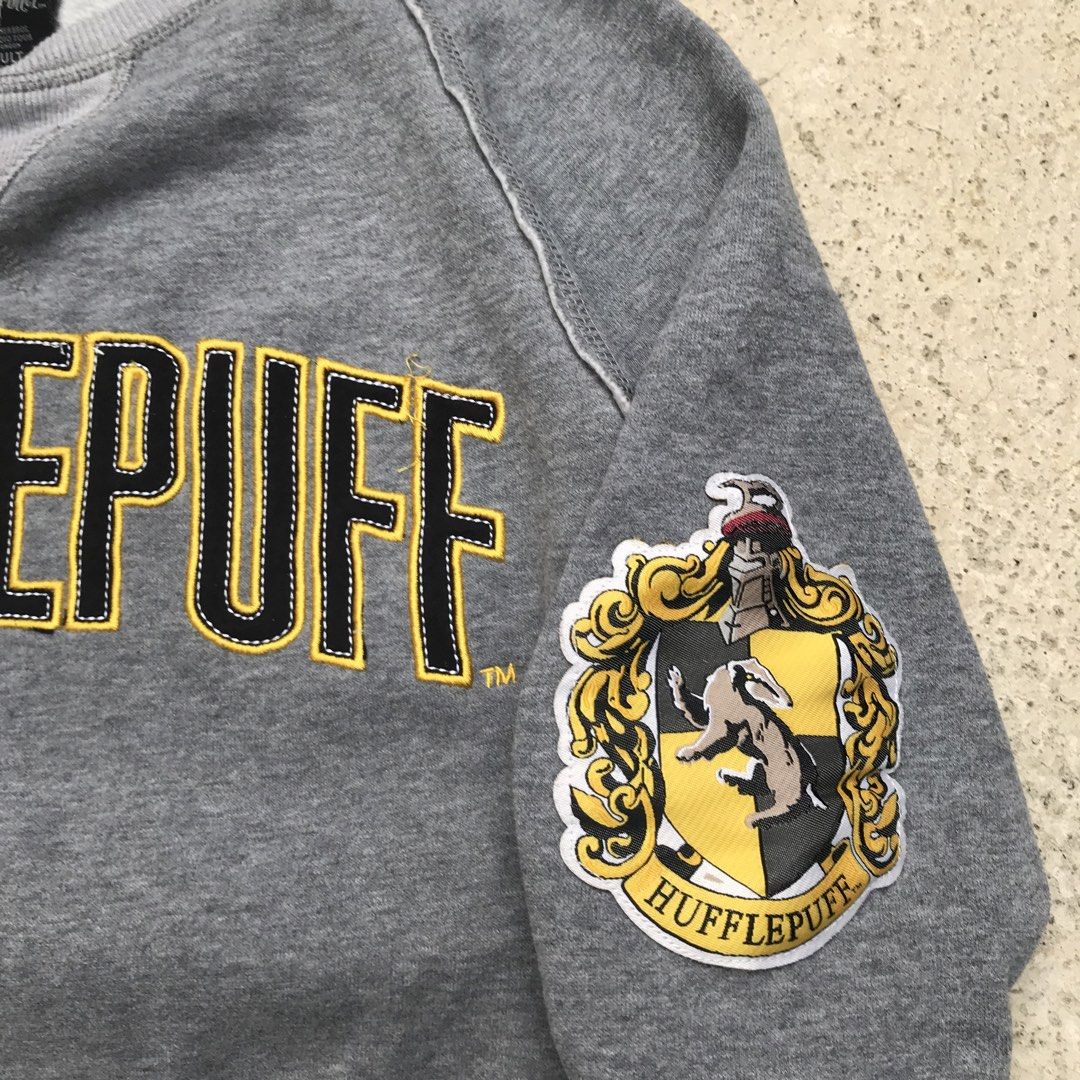 Harry Potter Hufflepuff Crewneck (Category: Coats, Jackets and Outerwear) located in Manila. Submitted by a_aron.f6e3a7 (Listing ID 1461953098, Image 3). Description: Size: Adult XS Color rate: 8/10 Condition: Good Issues: Minor signs of wear Mine ₱450 Steal: +₱50 Claim: ₱800 (automatically yours).