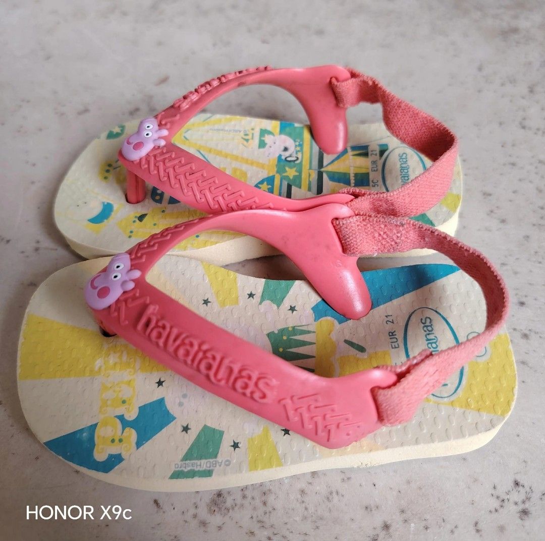 Havaianas Kids Flip-flops with Strap (Category: Babies & Kids Fashion) located in Quezon City. Submitted by minesplaza (Listing ID 1461815368, Image 1). Description: Cute Havaianas flip-flops for kids. Pink straps with a fun cartoon print on the sole. Has a back strap for a secure fit. 18. Great for the beach or pool. Get all posted shoes for 900.