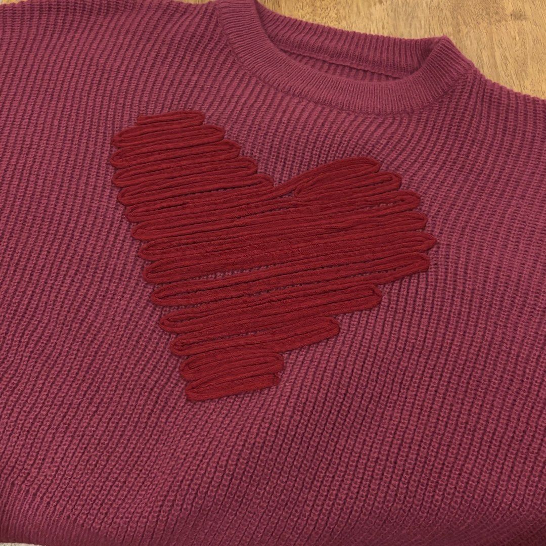 Heart Knit Longsleeve (Category: Longsleeves) located in Marikina City. Submitted by holymollyz (Listing ID 1461982381, Image 3). Description: Fits up to xl.