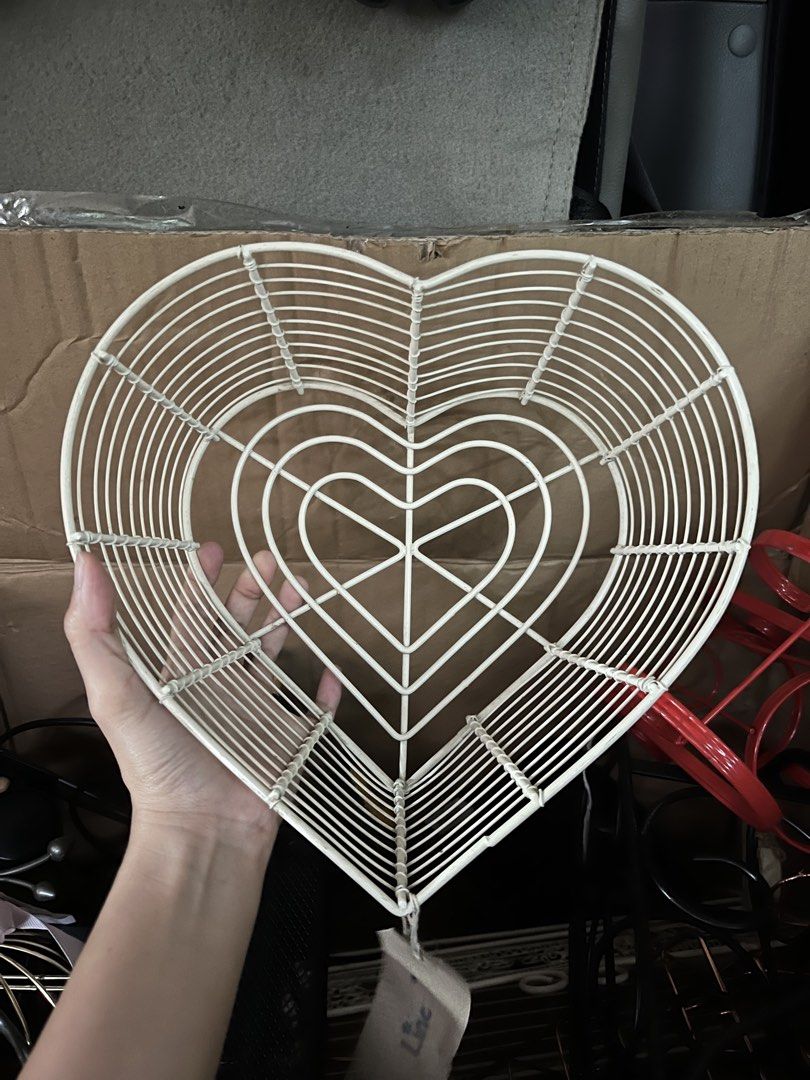Heart shaped wire organizer (Category: Accessory Holder, Box & Organizers) located in Lucena. Submitted by aisanolshop (Listing ID 1461990170, Image 1). Description: .
