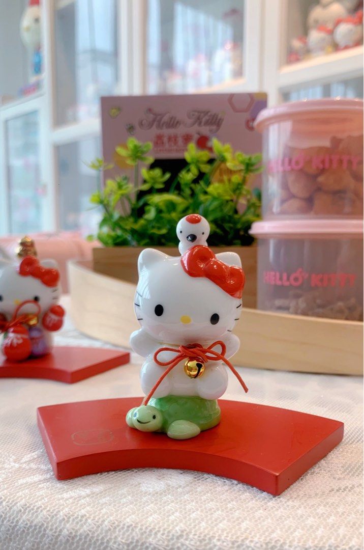 Hellokitty figures (Category: Toy Figures) located in Singapore. Submitted by kitty.lin.184 (Listing ID 1461866105, Image 1). Description: 1for $20.