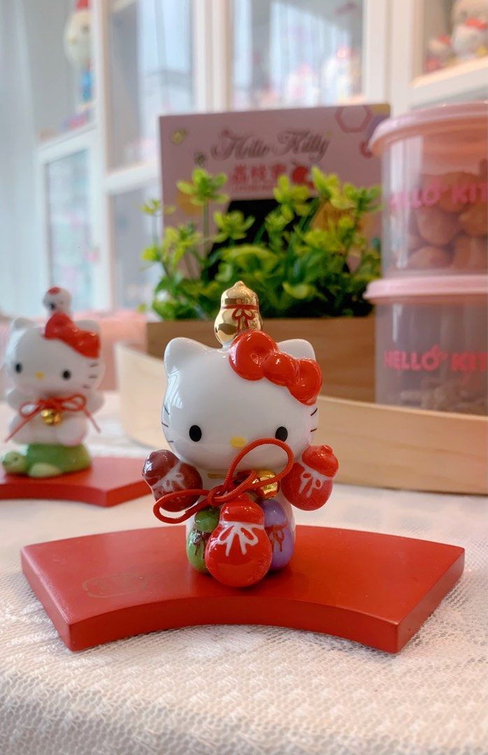 Hellokitty figures (Category: Toy Figures) located in Singapore. Submitted by kitty.lin.184 (Listing ID 1461866105, Image 2). Description: 1for $20.