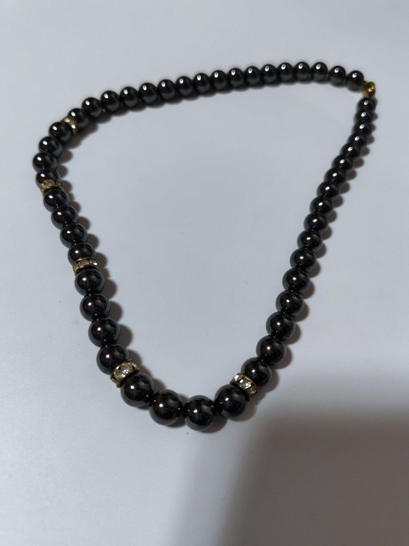 Hematite Choker necklace style (Category: Other Accessories) located in La Trinidad. Submitted by syakniseph1105 (Listing ID 1461818803, Image 1). Description: hematite pat # usa code new.