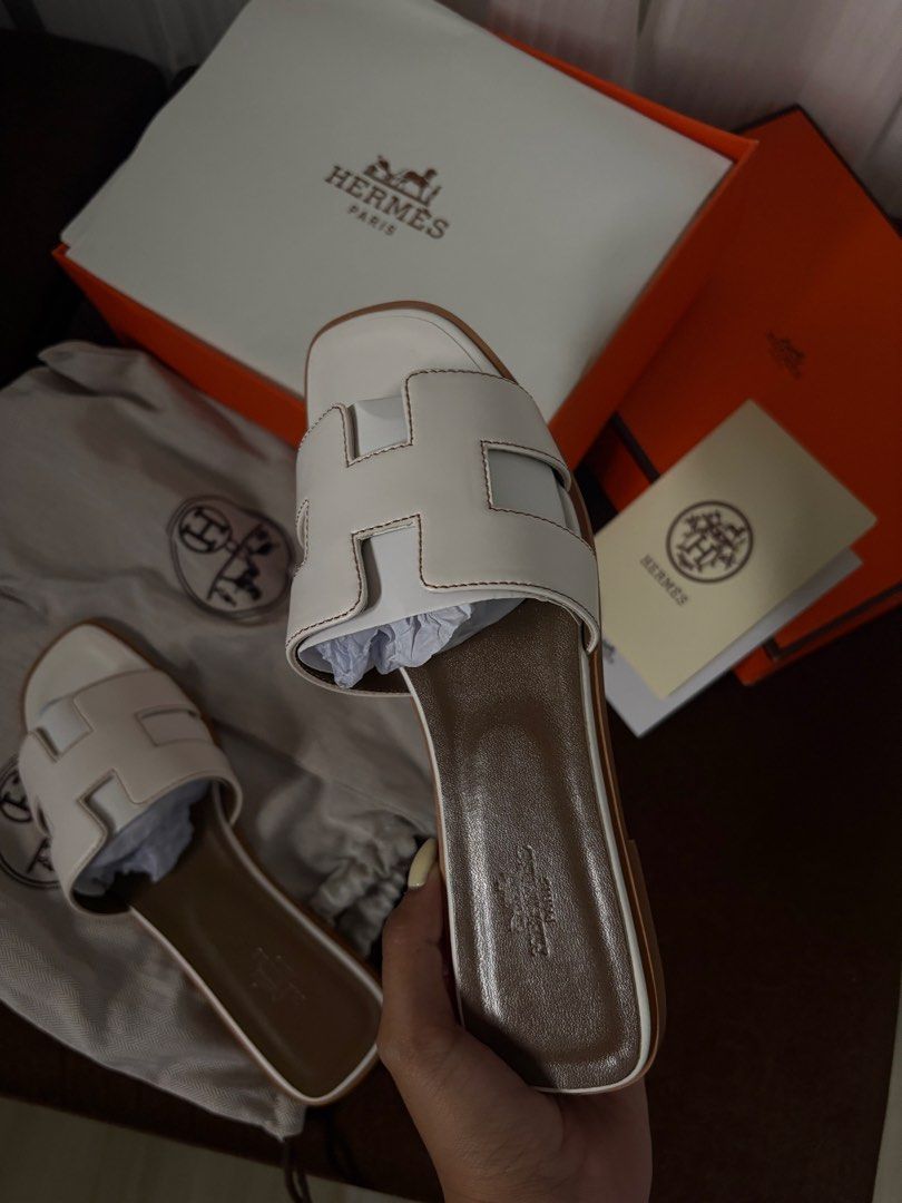 Hermes Flats (Category: Flats & Sandals) located in Batangas. Submitted by farrahg__ (Listing ID 1461859449, Image 3). Description: Brand new top grade size 38-39.