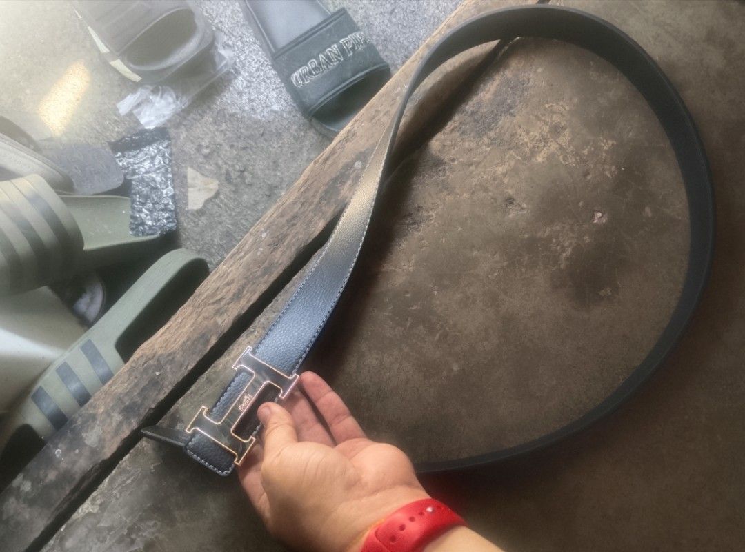 Hermes H Buckle Belt (Category: Belts) located in Alaminos. Submitted by osaj55756 (Listing ID 1461849870, Image 1). Description: - Authentic Hermes belt - Iconic gold-tone H buckle - Black leather strap with white stitching - Versatile for any outfit - Selling as is.