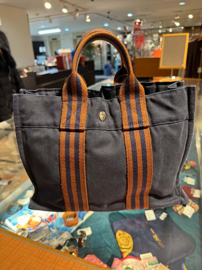 Hermes Herbag Zip Tote Bag (Category: Luxury Bags & Wallets) located in Manila. Submitted by noziteiger12 (Listing ID 1461874208, Image 2). Description: ✨ FOR SALE | PRE-LOVED VINTAGE HERMÈS FOURRE TOUT PM TOTE BAG 👜🇯🇵 A timeless Hermès classic—perfect for everyday use and collectors alike. Available for PRE-ORDER FROM JAPAN. Product Details: • Brand: Hermès • Model: Fourre Tout • Size: PM (Petite Modèle / Small) • Material: Cotton canvas with