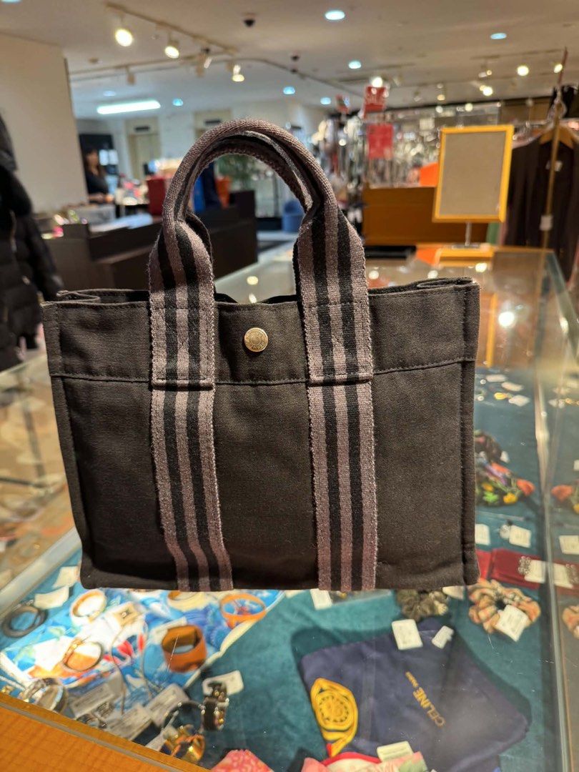 Hermes Herbag Zip Tote Bag (Category: Luxury Bags & Wallets) located in Manila. Submitted by noziteiger12 (Listing ID 1461874208, Image 3). Description: ✨ FOR SALE | PRE-LOVED VINTAGE HERMÈS FOURRE TOUT PM TOTE BAG 👜🇯🇵 A timeless Hermès classic—perfect for everyday use and collectors alike. Available for PRE-ORDER FROM JAPAN. Product Details: • Brand: Hermès • Model: Fourre Tout • Size: PM (Petite Modèle / Small) • Material: Cotton canvas with