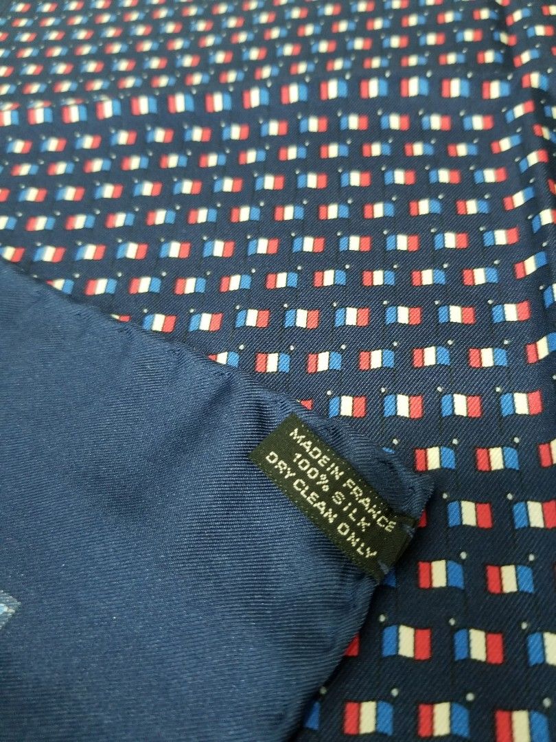 Hermes Silk Handkerchief/Small Bandana (100% Authentic) (Category: Scarves) located in Quezon City. Submitted by scarfandhandkiesroyaltyph (Listing ID 1461964478, Image 3). Description: Hermes Silk Handkerchief/Small Bandana (100% Authentic) Price: 2800 Php A Gorgeous piece fit for a royalty! Material: Silk 100% Dimension: Appox. 17in x 17in.