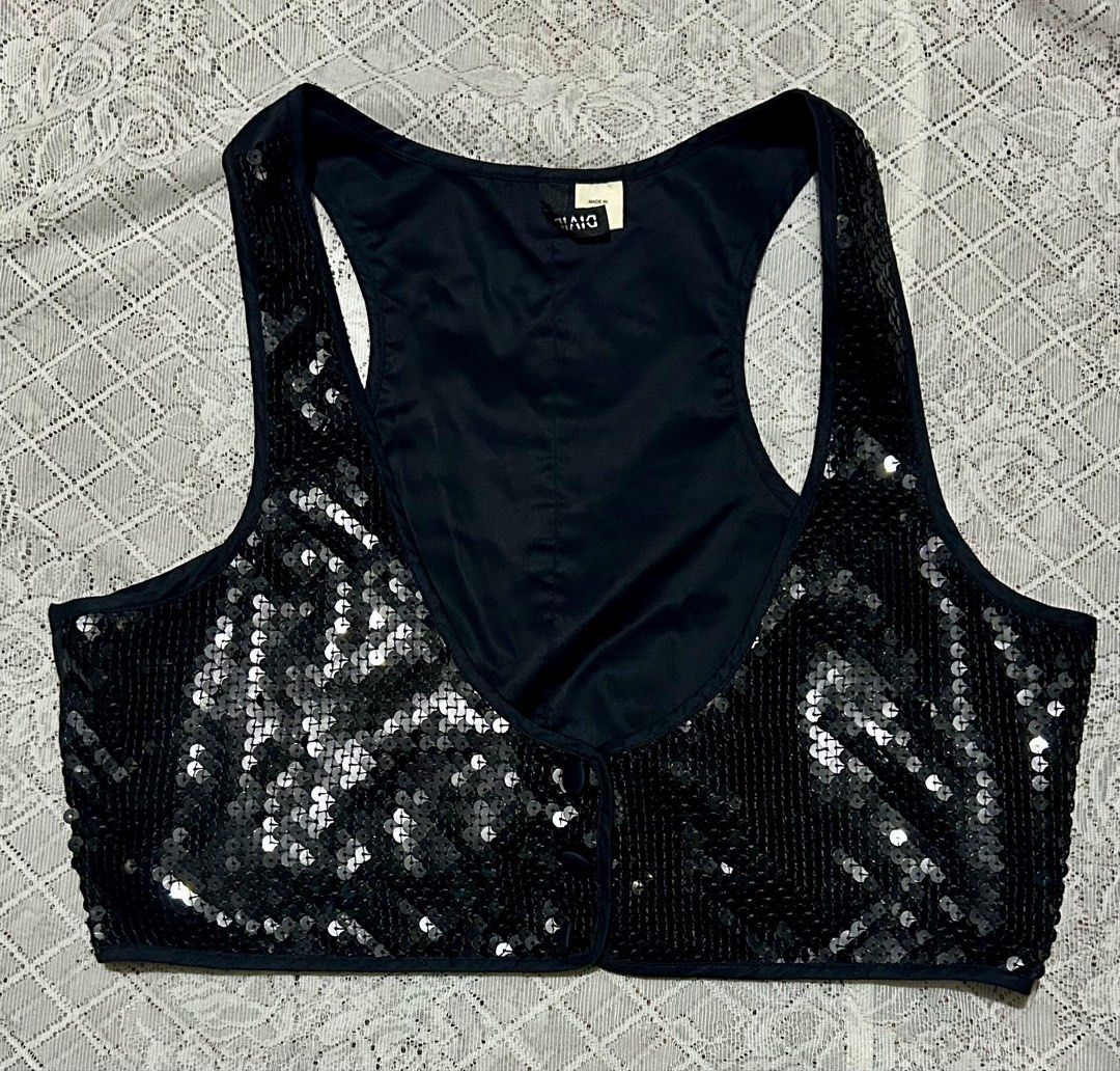 H&M Divided Black Sequin Vest (Category: Sleeveless) located in Plaridel. Submitted by ilovebubu28 (Listing ID 1461799093, Image 2). Description: - H&M Divided black sequin vest - Racerback style - Ideal for layering - Size: 42 Shirt not included .