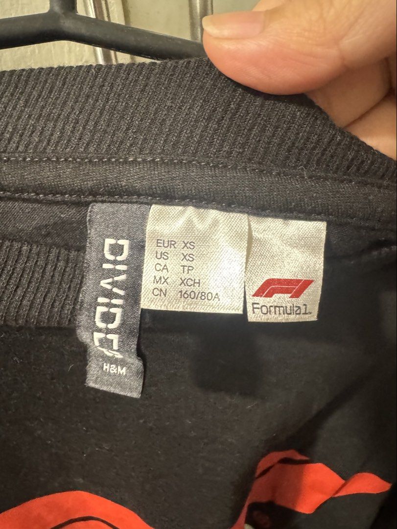 H&M Divided Formula 1 "On The Edge" Oversized Tee XS (Fits Medium) (Category: Shirts) located in Taguig. Submitted by jdeclutterist (Listing ID 1461983584, Image 3). Description: H&M Divided (Authentic Formula 1 Collab) - XS on tag but Oversized fit, parang Medium and sukat kaya maluwag talaga - 9.5/10 Once worn, no stains, no lint, and completely black (hindi kupas) - Bold Logo font graphic. Perfect for F1 girlies who love oversized streetwear l
