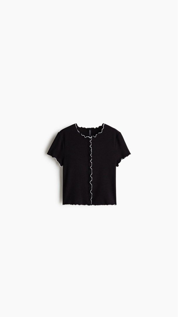H&M Divided Overlocked Top Black - S (Category: Shirts) located in Davao. Submitted by weargels (Listing ID 1461850678, Image 1). Description: .
