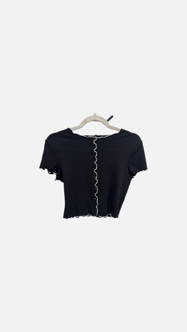 H&M Divided Overlocked Top Black - S (Category: Shirts) located in Davao. Submitted by weargels (Listing ID 1461850678, Image 2). Description: .