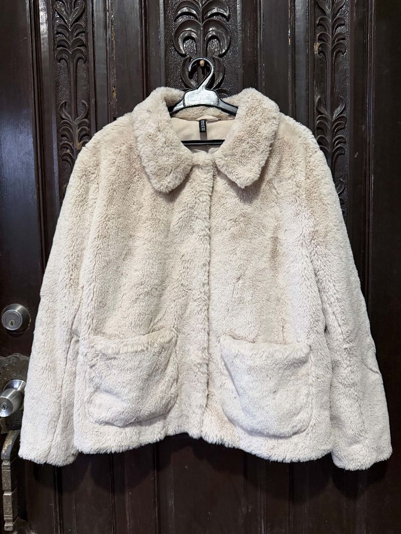 H&M Fur Jacket (Category: Coats, Jackets and Outerwear) located in Makati City. Submitted by thisjulia18 (Listing ID 1461839149, Image 1). Description: No Issues Size: Large Shipping via J&T Courier (50 pesos only).