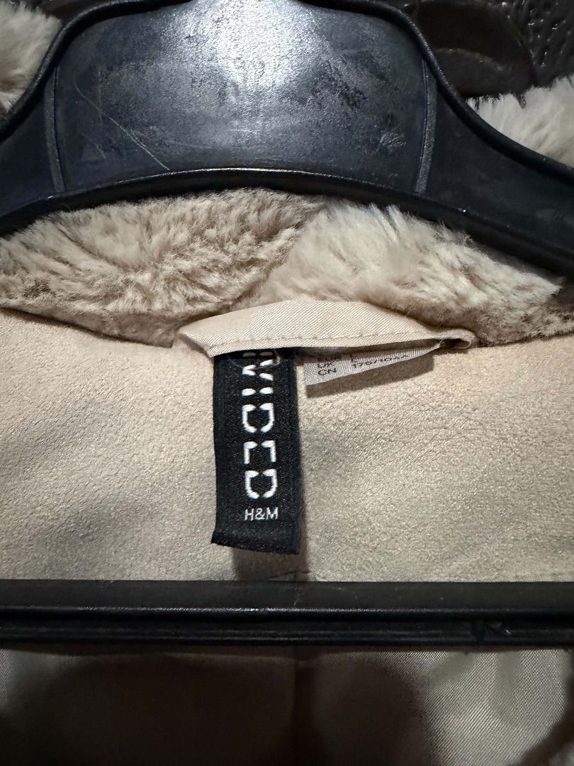 H&M Fur Jacket (Category: Coats, Jackets and Outerwear) located in Makati City. Submitted by thisjulia18 (Listing ID 1461839149, Image 3). Description: No Issues Size: Large Shipping via J&T Courier (50 pesos only).