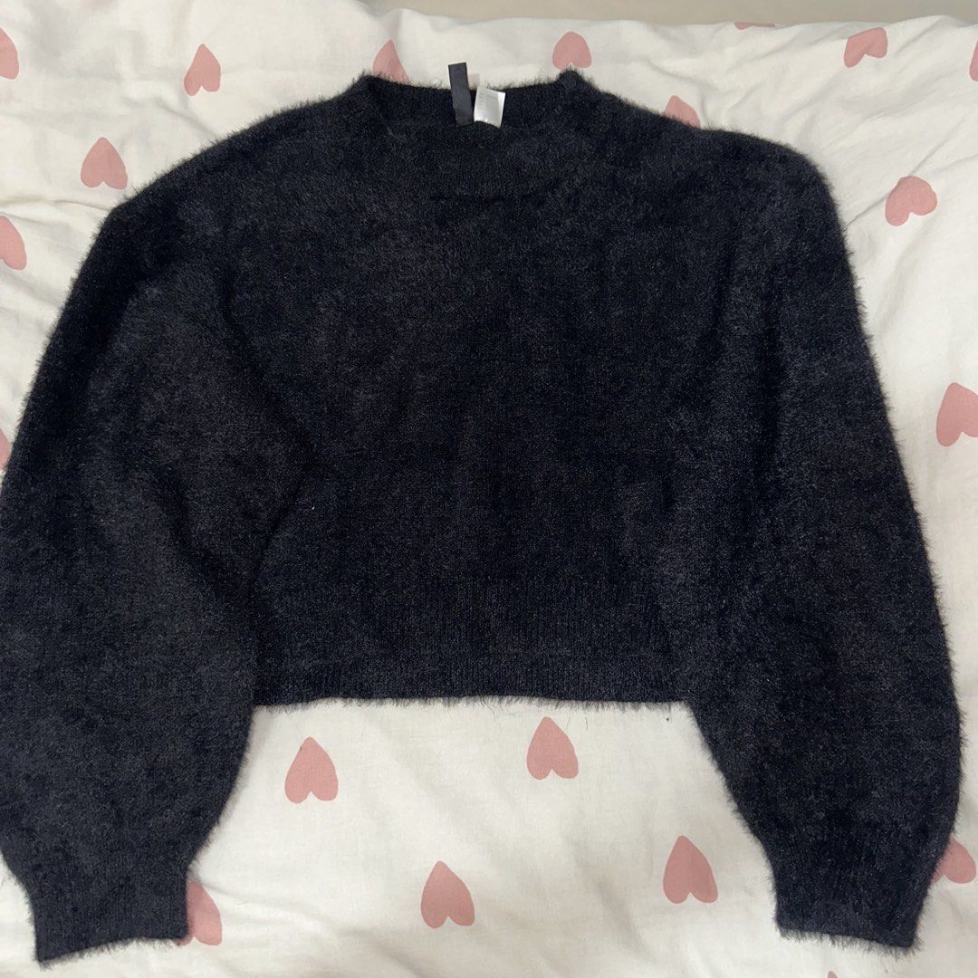 H&M Fuzzy Cropped Sweater (Category: Coats, Jackets and Outerwear) located in Las Pinas. Submitted by gaea.d (Listing ID 1461942659, Image 1). Description: - Black fuzzy sweater from H&M - Mock neck style - Cropped fit - Size S on tag .