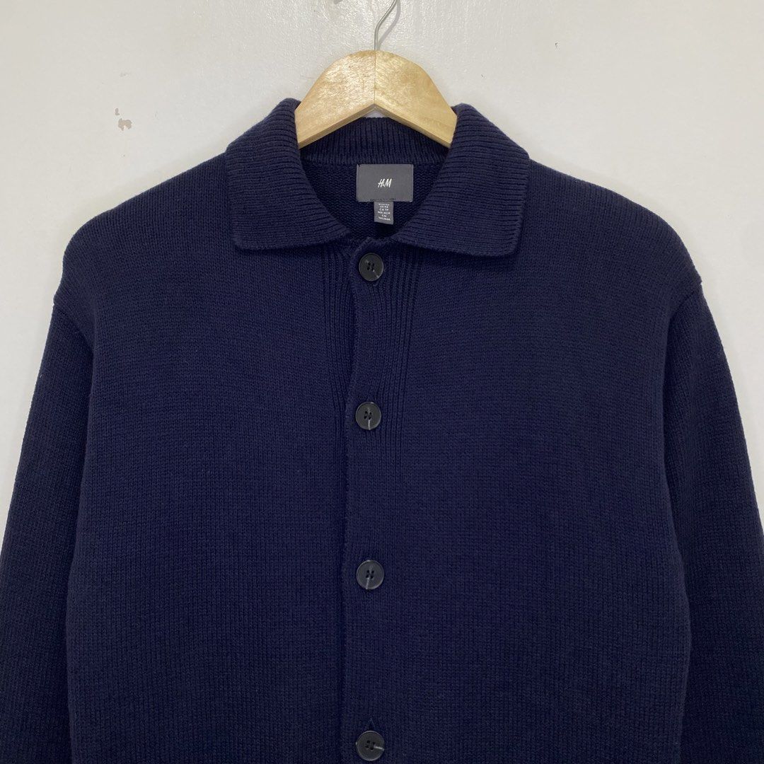 H&M Knitted Cardigan (Category: Coats, Jackets and Outerwear) located in Tanauan. Submitted by flexingthriftsph (Listing ID 1461955515, Image 3). Description: H&M Knitted Cardigan Xs on tag 19 inches - chest 26 inches - length Excellent condition -800.00.