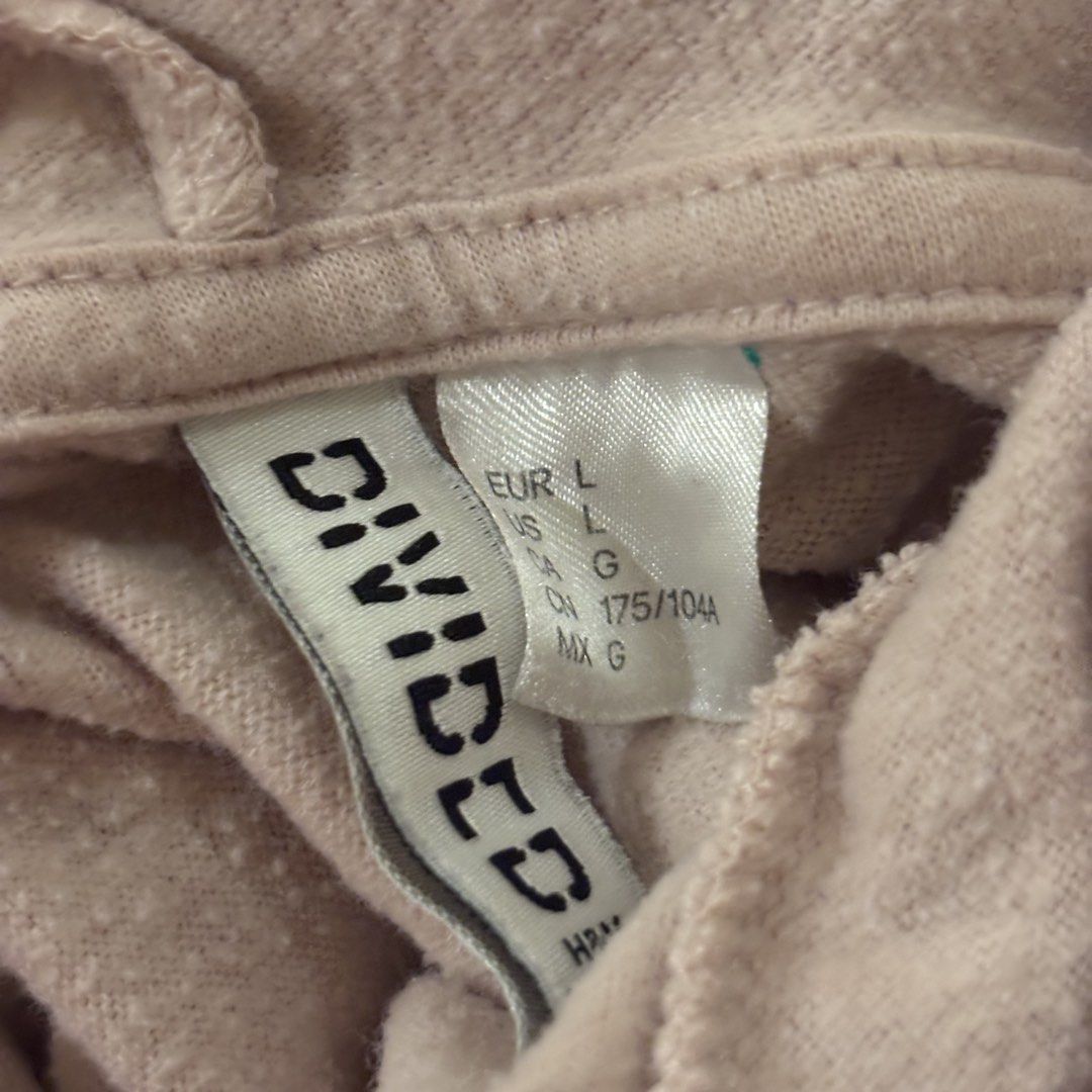 H&M Light Pink Loose Hoodie (Category: Coats, Jackets and Outerwear) located in Marikina City. Submitted by holymollyz (Listing ID 1461976436, Image 3). Description: .