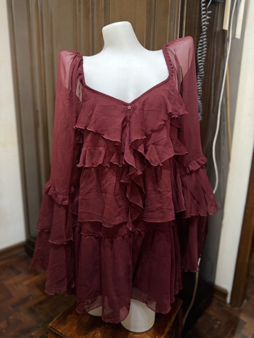 H&M Maroon Layer Dress (Category: Dresses) located in Del Monte. Submitted by kbshoppingaccount (Listing ID 1461829451, Image 1). Description: Never used, comes with tag 🏷️ Got it for 800, selling for 600 🤍 .